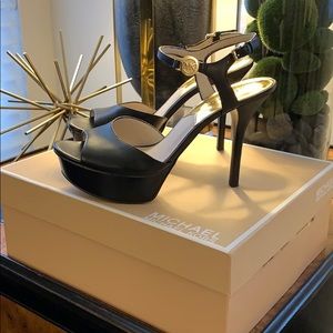 Michael Kors Brayson Sandal size 8.5